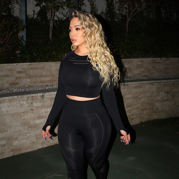 💕😍❤️NWT BLACK WORKOUT SET😍💕 - Picture 3 of 3